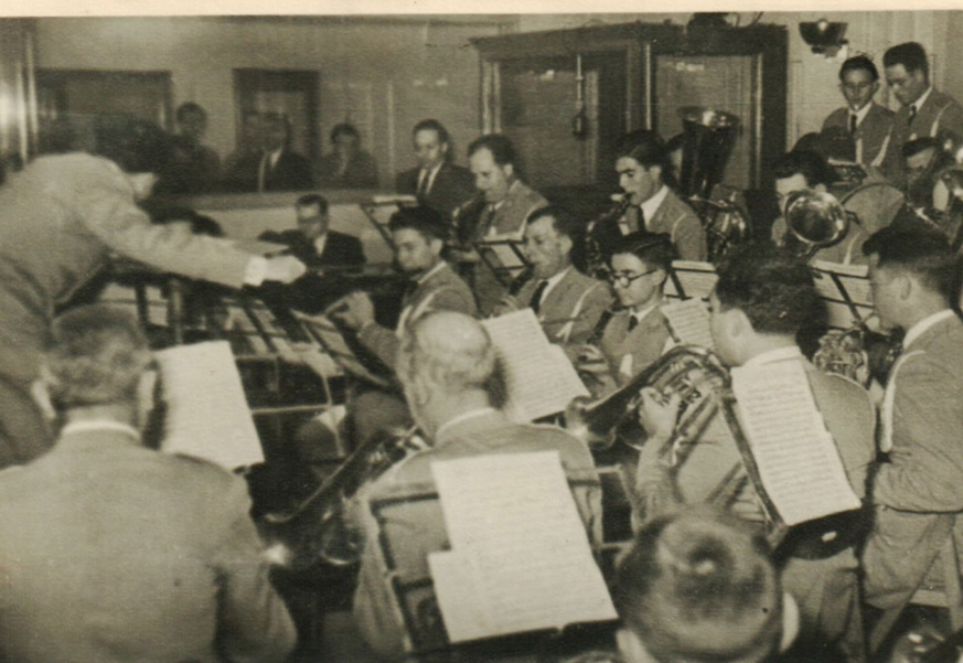 Actuacin en Radio Madrid (12/01/1952)  Fotografa cedida por Anastasio Camino
